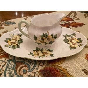 Shelley Creamer and Oval Tray Hibiscus Pattern Dainty Shape 1940s - Beautiful‎